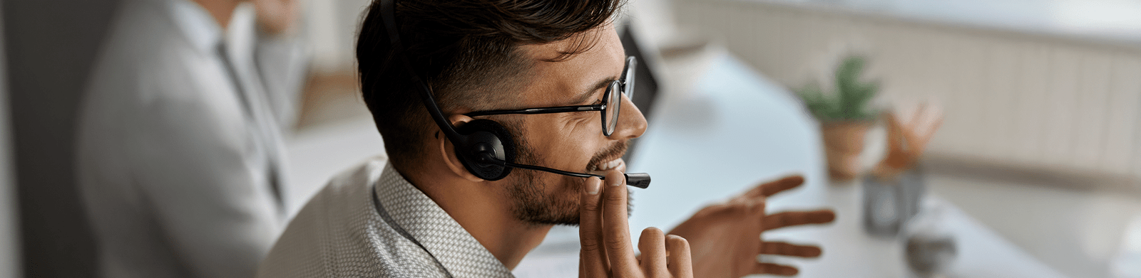 TCC - As Diferenças na Eficácia da Criação de Rapport Entre Atendimentos aos Clientes Online e Presencialmente